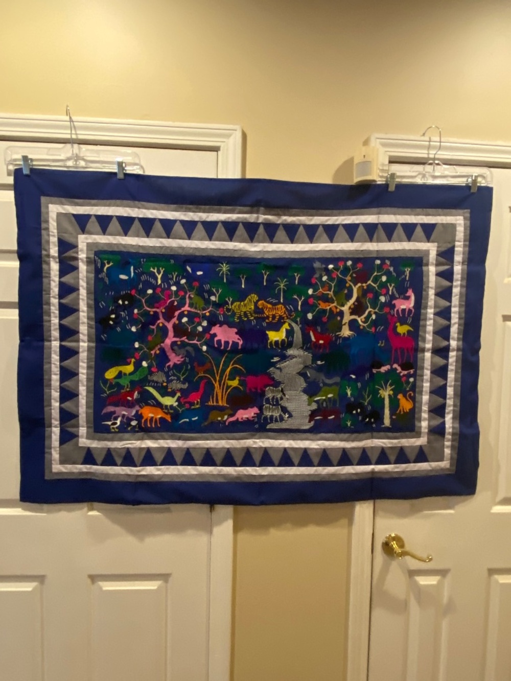 Stitched tapestry of animal for decorating a baby / child room (New)